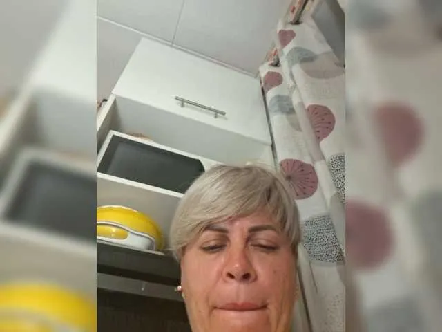 AmelieWilliams – webcam model profile photo Image 9