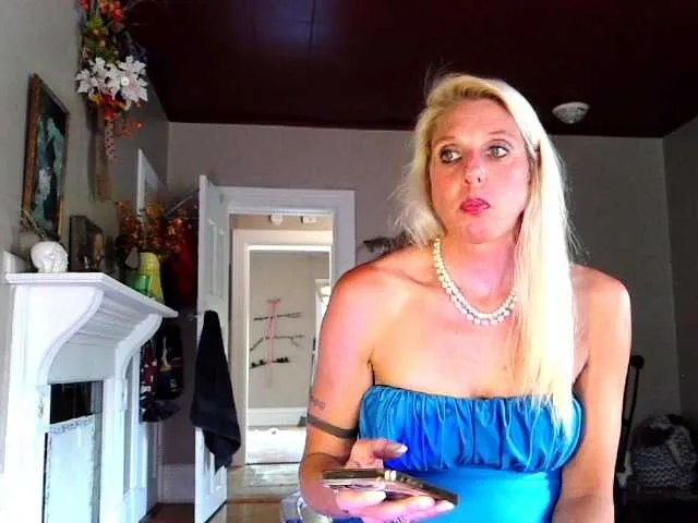 NoaMarin – webcam model profile photo Image 16