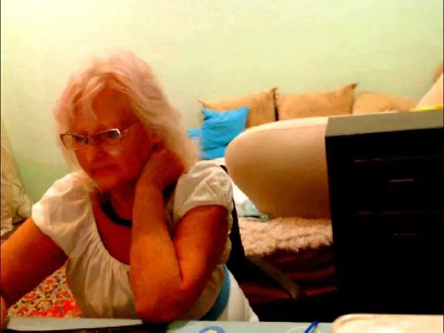 CassieGil – webcam model profile photo Image 12