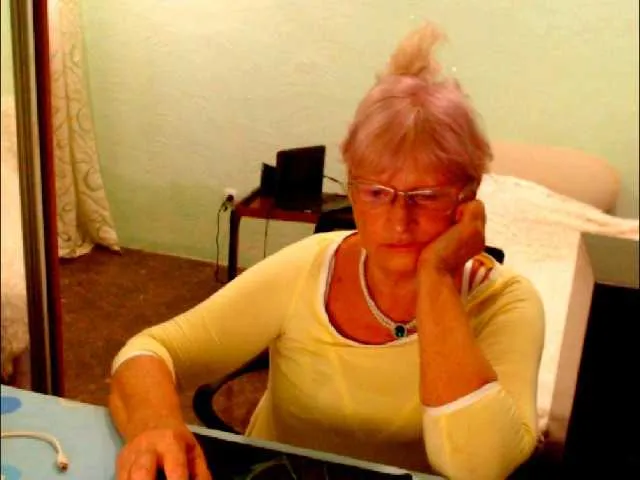 CassieGil – webcam model profile photo Image 8