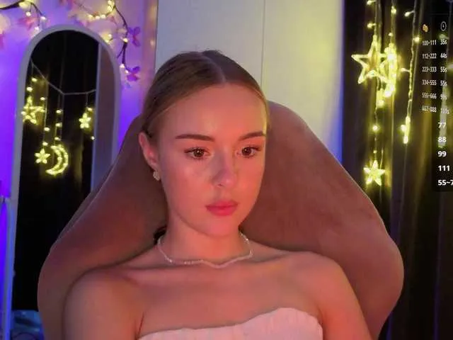 CassieGil – webcam model profile photo Image 12