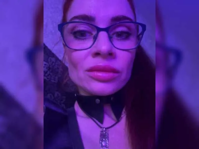 KrystalKyber – webcam model profile photo Image 2