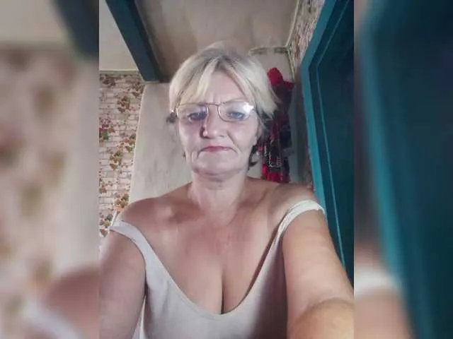 CassieGil – webcam model profile photo Image 16