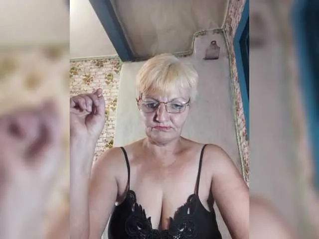 CassieGil – webcam model profile photo Image 5