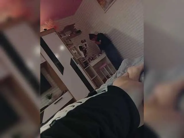 CateMarin – webcam model profile photo Image 15