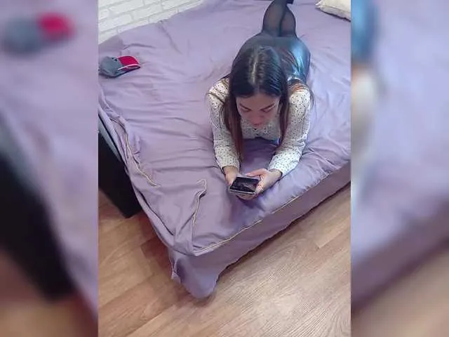 CateMarin – webcam model profile photo Image 17