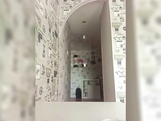 CateMarin – webcam model profile photo Image 4