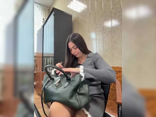 GreciaMorgan – webcam model profile photo Image 18