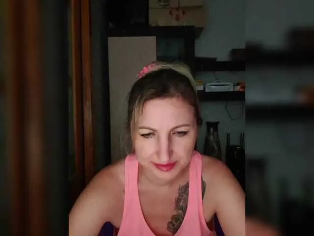 IamCrystal2 – webcam model profile photo Image 11