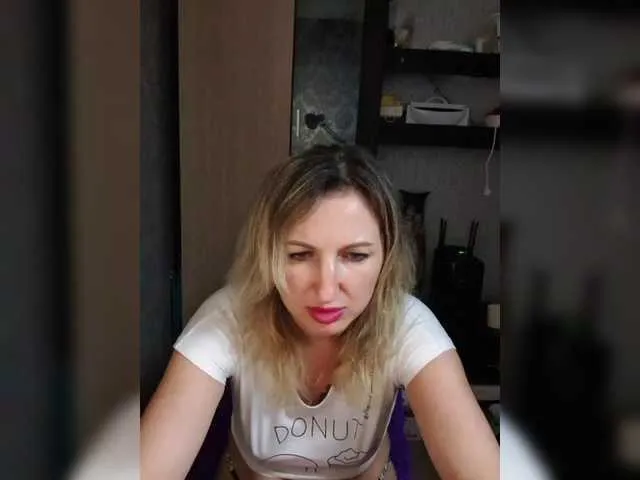 IamCrystal2 – webcam model profile photo Image 17