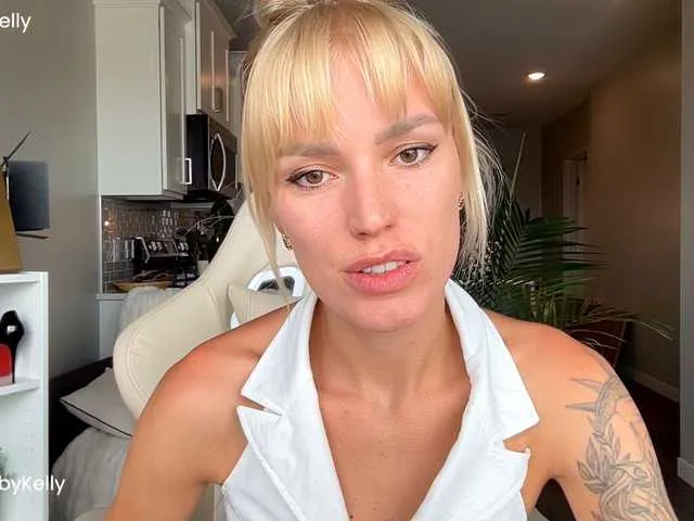 SkyLumen – webcam model profile photo Image 6