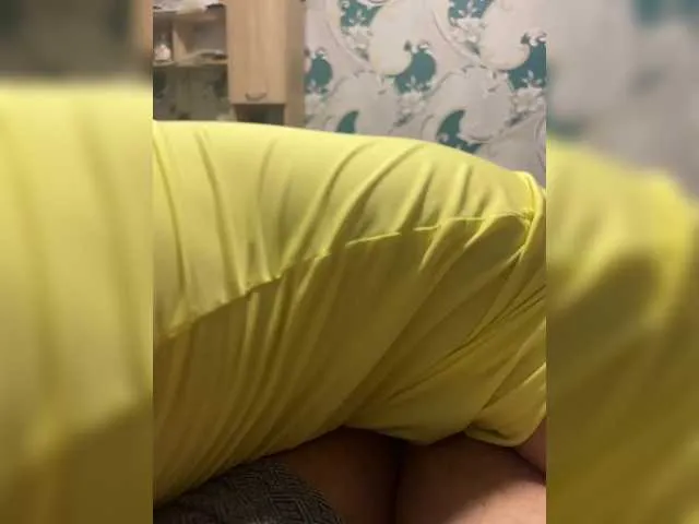 sonyarouge – webcam model profile photo Image 9