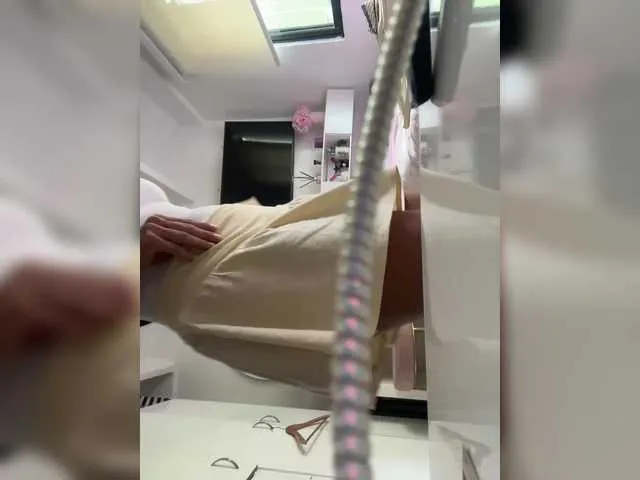 youyou-2025 – webcam model profile photo Image 5