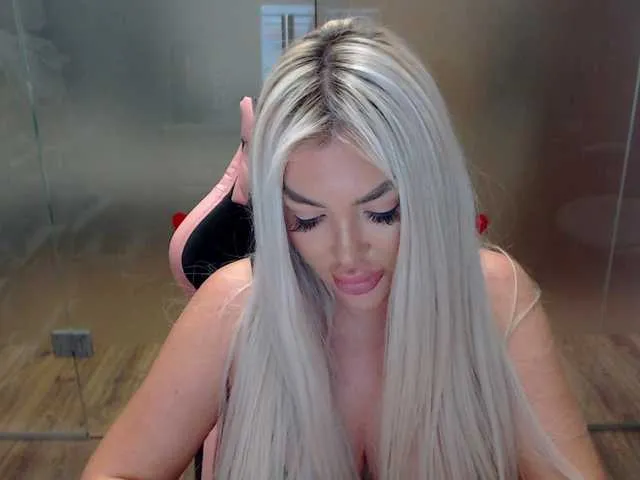 CassieGil – webcam model profile photo Image 14