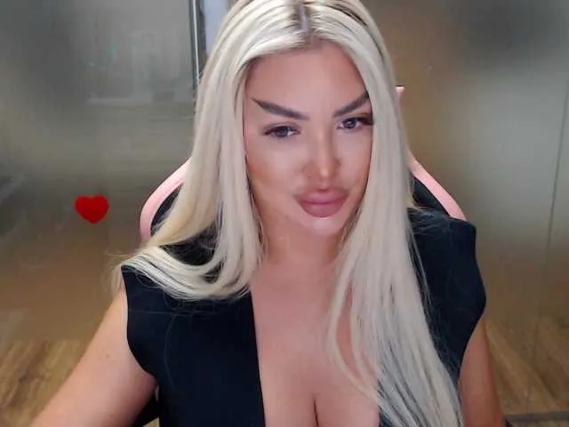 CassieGil – webcam model profile photo Image 7