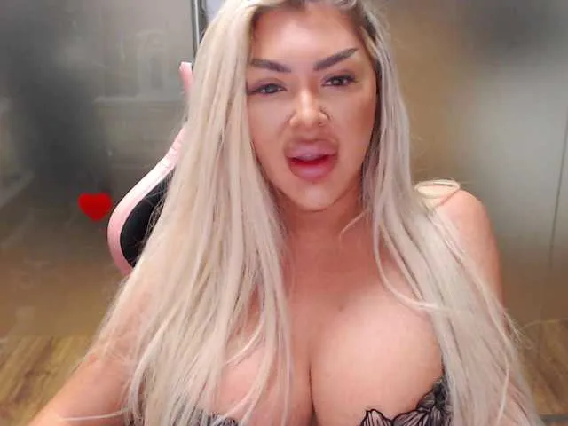 CassieGil – webcam model profile photo Image 8