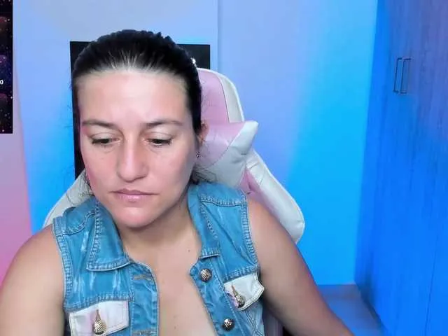 Glamorous_Aditi – webcam model profile photo Image 4