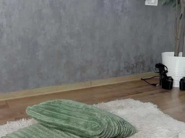 ArianaSole – webcam model profile photo Image 6