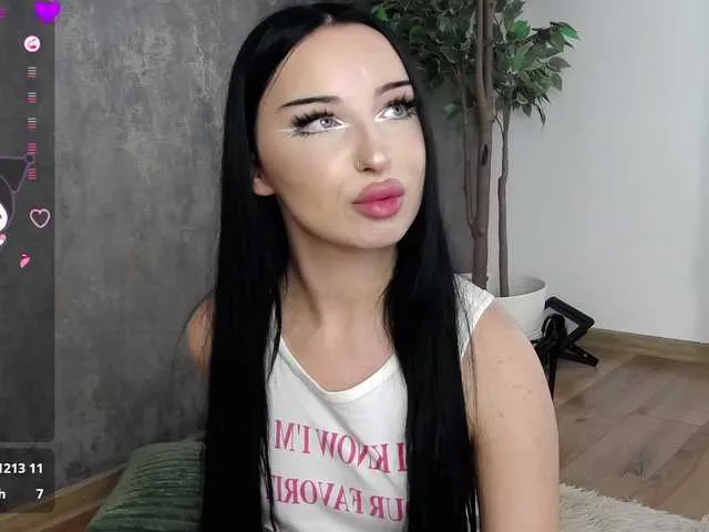 ArianaSole – webcam model profile photo Image 7