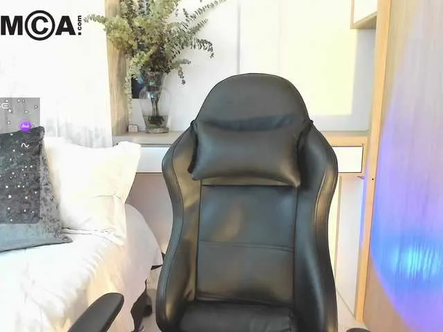 AmyBelmontt – webcam model profile photo Image 12