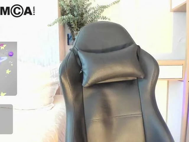 AmyBelmontt – webcam model profile photo Image 6