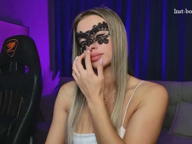 LittleGianna – webcam model profile photo Image 13