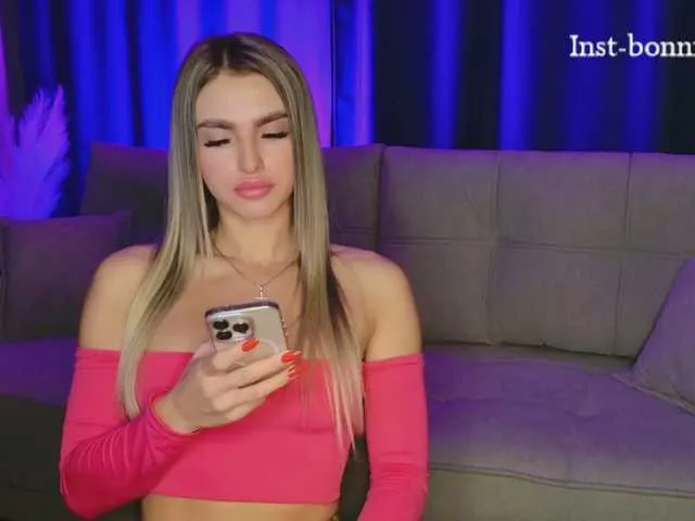 LittleGianna – webcam model profile photo Image 18