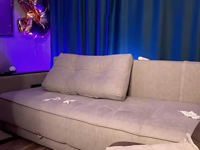 LittleGianna – webcam model profile photo Image 5