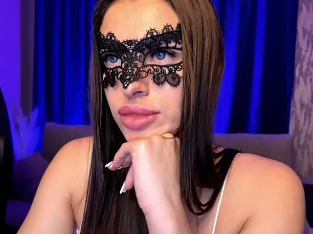 LittleGianna – webcam model profile photo Image 6