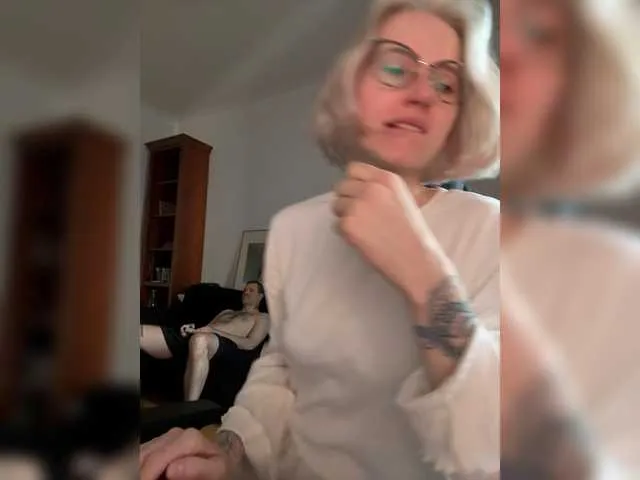 TittieTia19 – webcam model profile photo Image 11