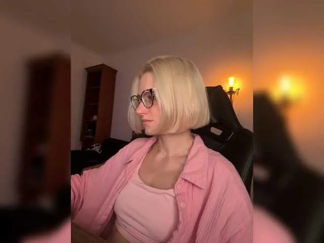 TittieTia19 – webcam model profile photo Image 13