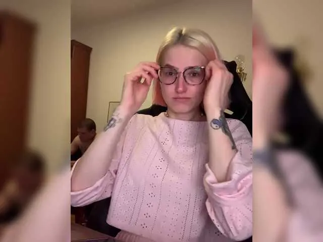 TittieTia19 – webcam model profile photo Image 4