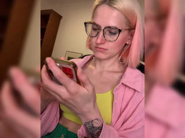 TittieTia19 – webcam model profile photo Image 6