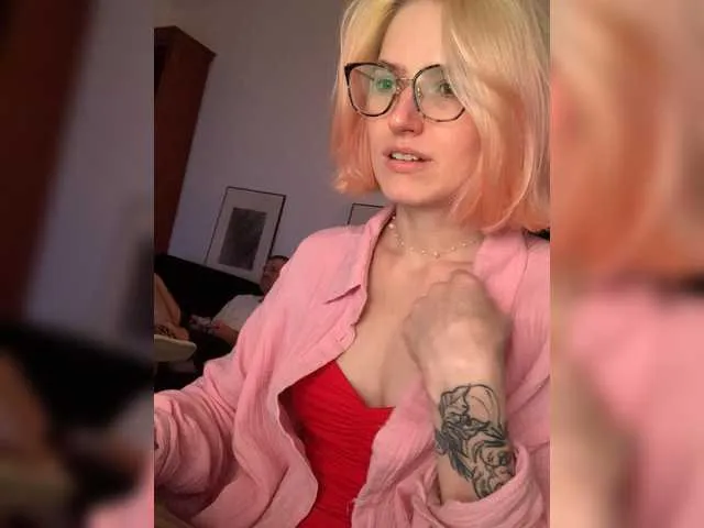 TittieTia19 – webcam model profile photo Image 9