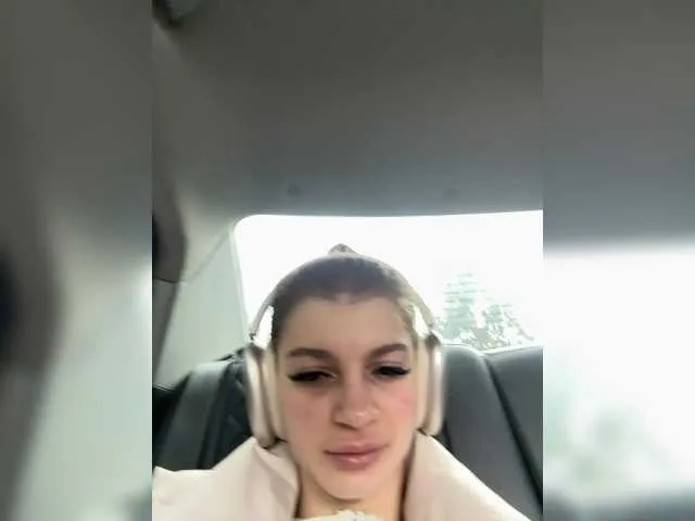 Cherrylb – webcam model profile photo Image 4