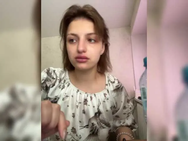 creambaby1 – webcam model profile photo Image 3