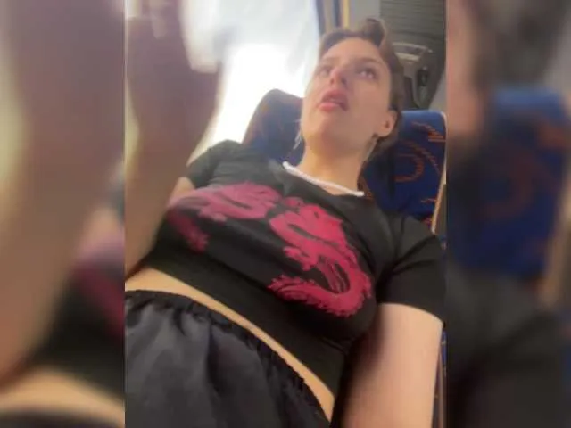 creambaby1 – webcam model profile photo Image 8