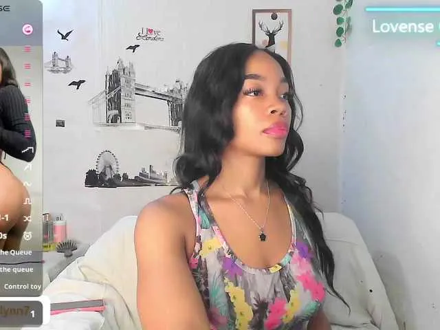 SkyLumen – webcam model profile photo Image 11