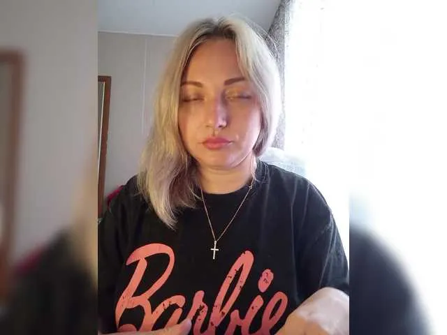 CassieGil – webcam model profile photo Image 10