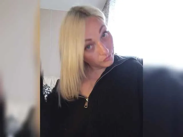 CassieGil – webcam model profile photo Image 8