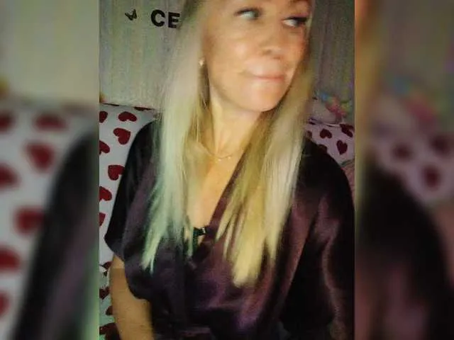 AishaLeclerc – webcam model profile photo Image 14