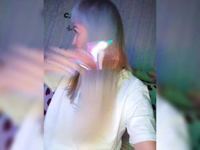 AishaLeclerc – webcam model profile photo Image 16