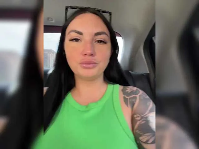 SerenaVelour – webcam model profile photo Image 12