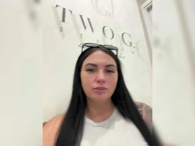 SerenaVelour – webcam model profile photo Image 14