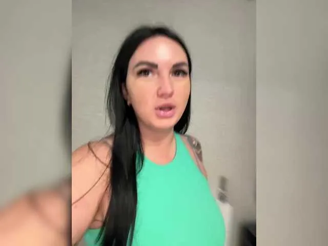 SerenaVelour – webcam model profile photo Image 15