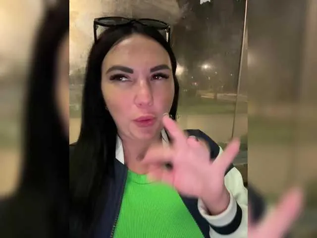 SerenaVelour – webcam model profile photo Image 16