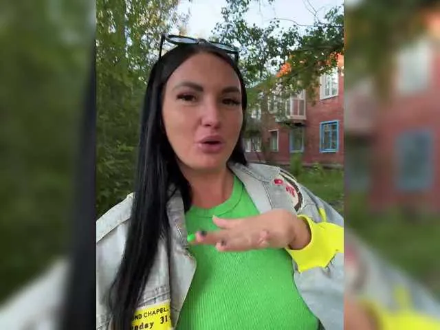 SerenaVelour – webcam model profile photo Image 6