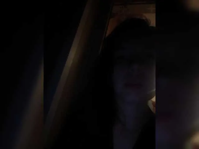 Maxinekinky – webcam model profile photo Image 17