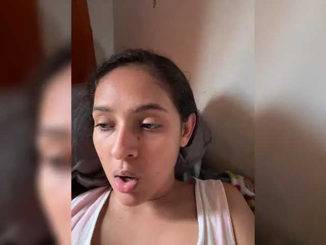 Twohornyss – webcam model profile photo