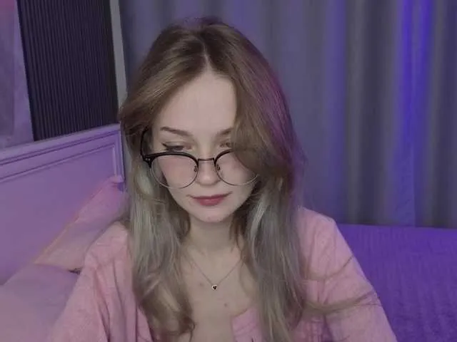 CassieGil – webcam model profile photo Image 13